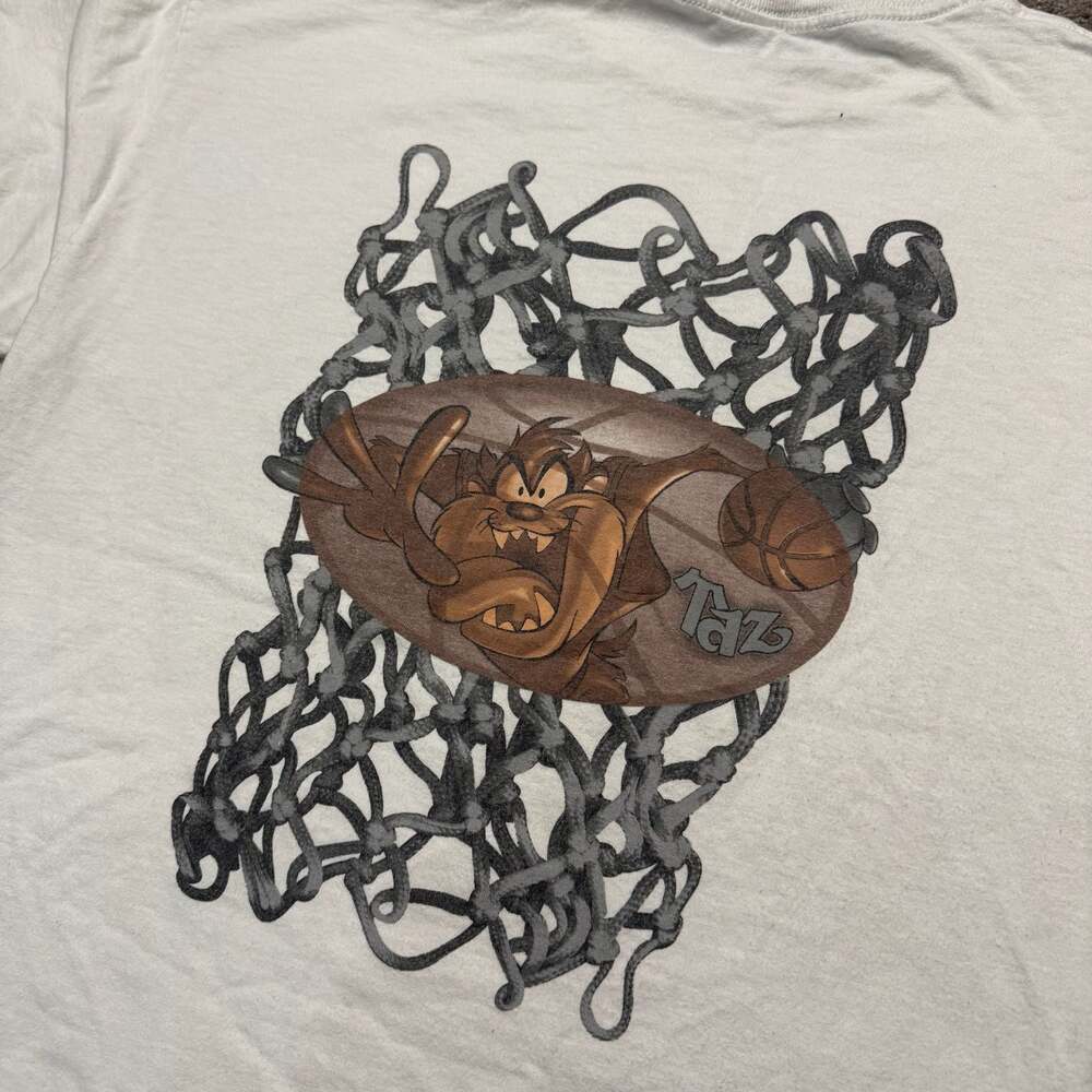 Vintage 1997 Looney Tunes Taz Basketball Graphic T-Shirt